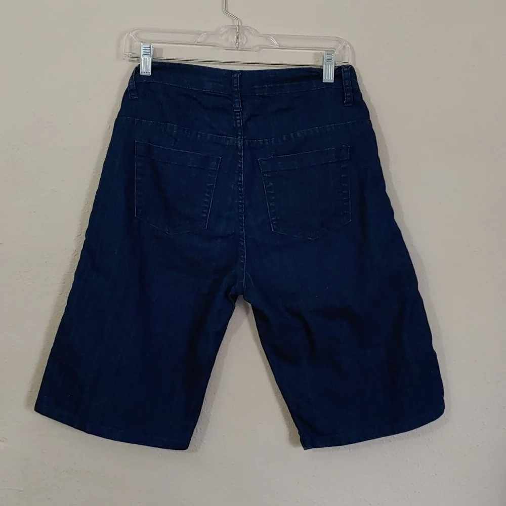 Antthony Originals Women's Size 6 Embroidered, Rhinestone accented Jean Shorts